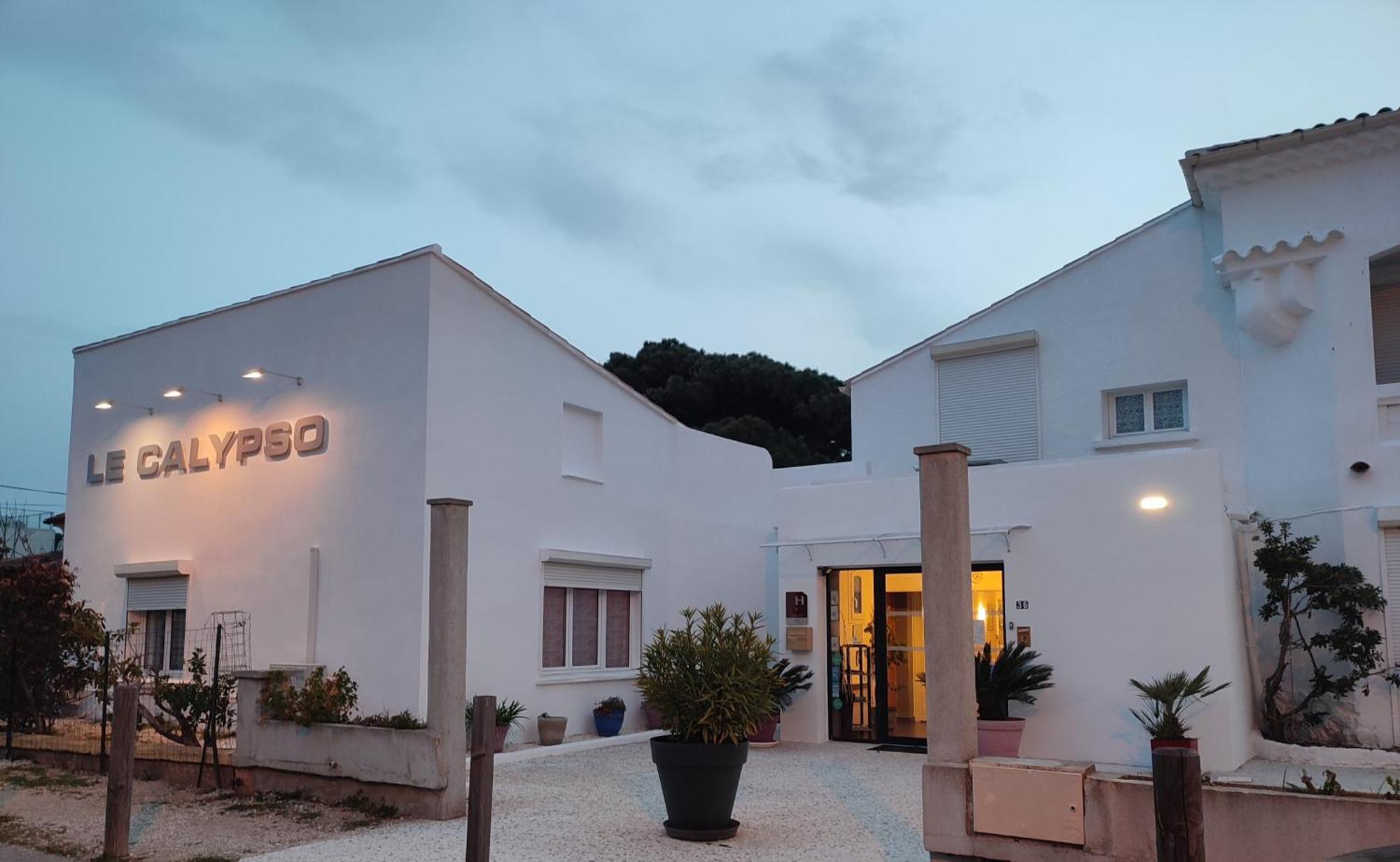 Hotel Le Calypso Hyeres Exterior photo